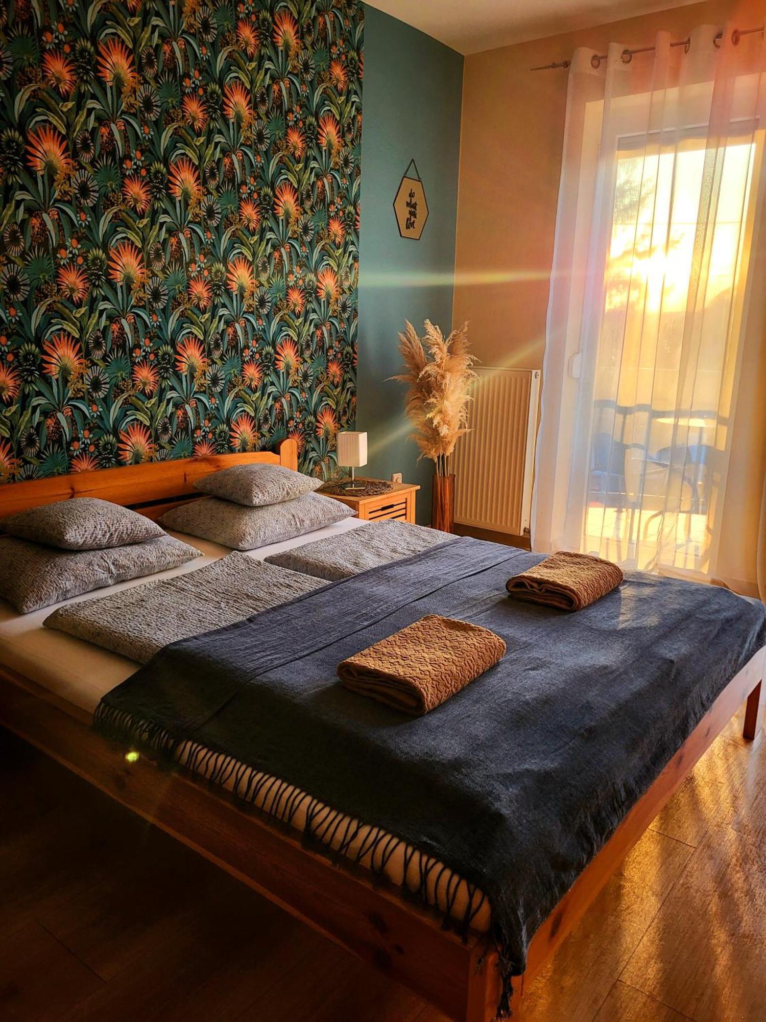 Holiday Home & Apartment Эгер Экстерьер фото