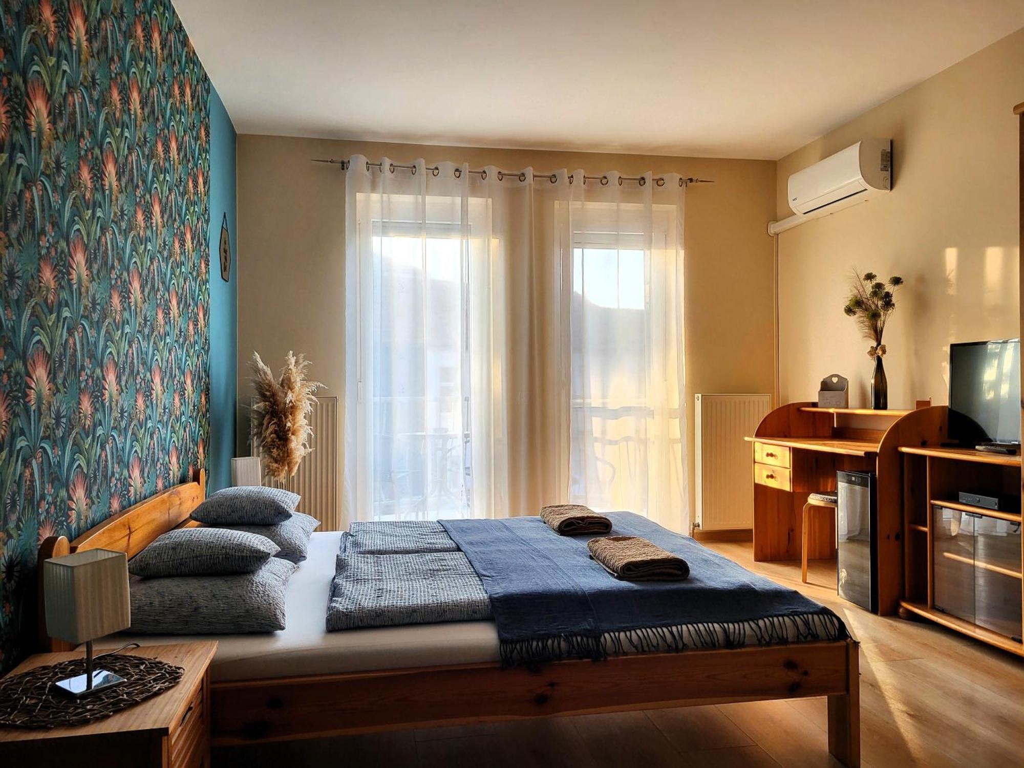 Holiday Home & Apartment Эгер Экстерьер фото