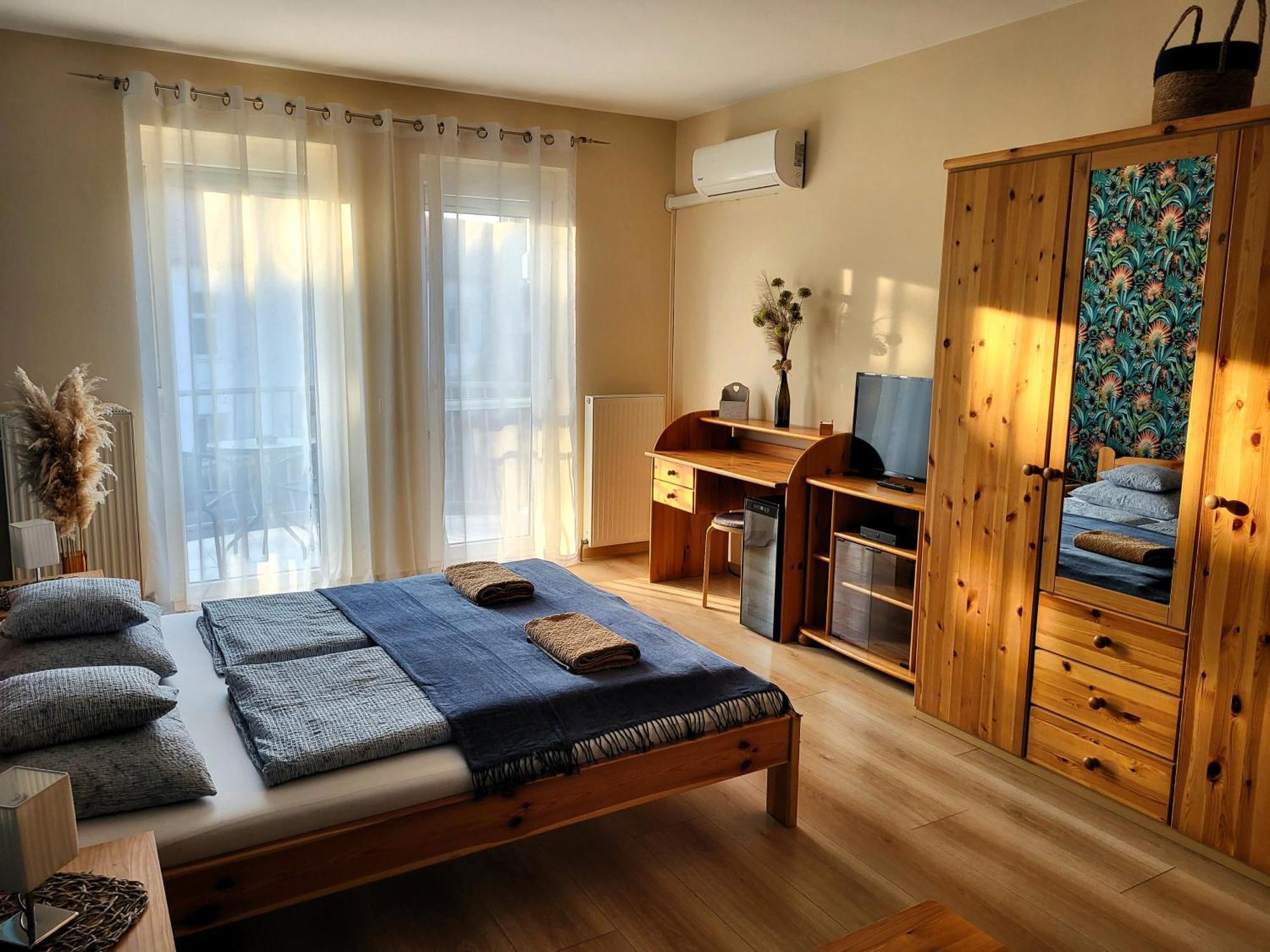 Holiday Home & Apartment Эгер Экстерьер фото