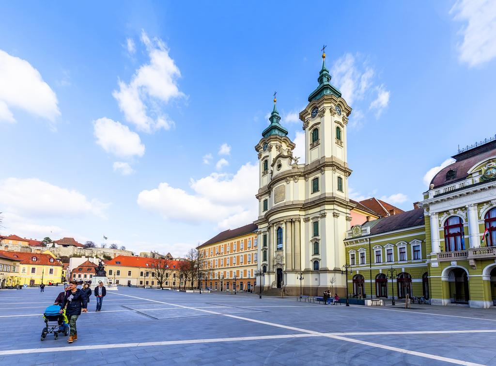 Holiday Home & Apartment Эгер Экстерьер фото